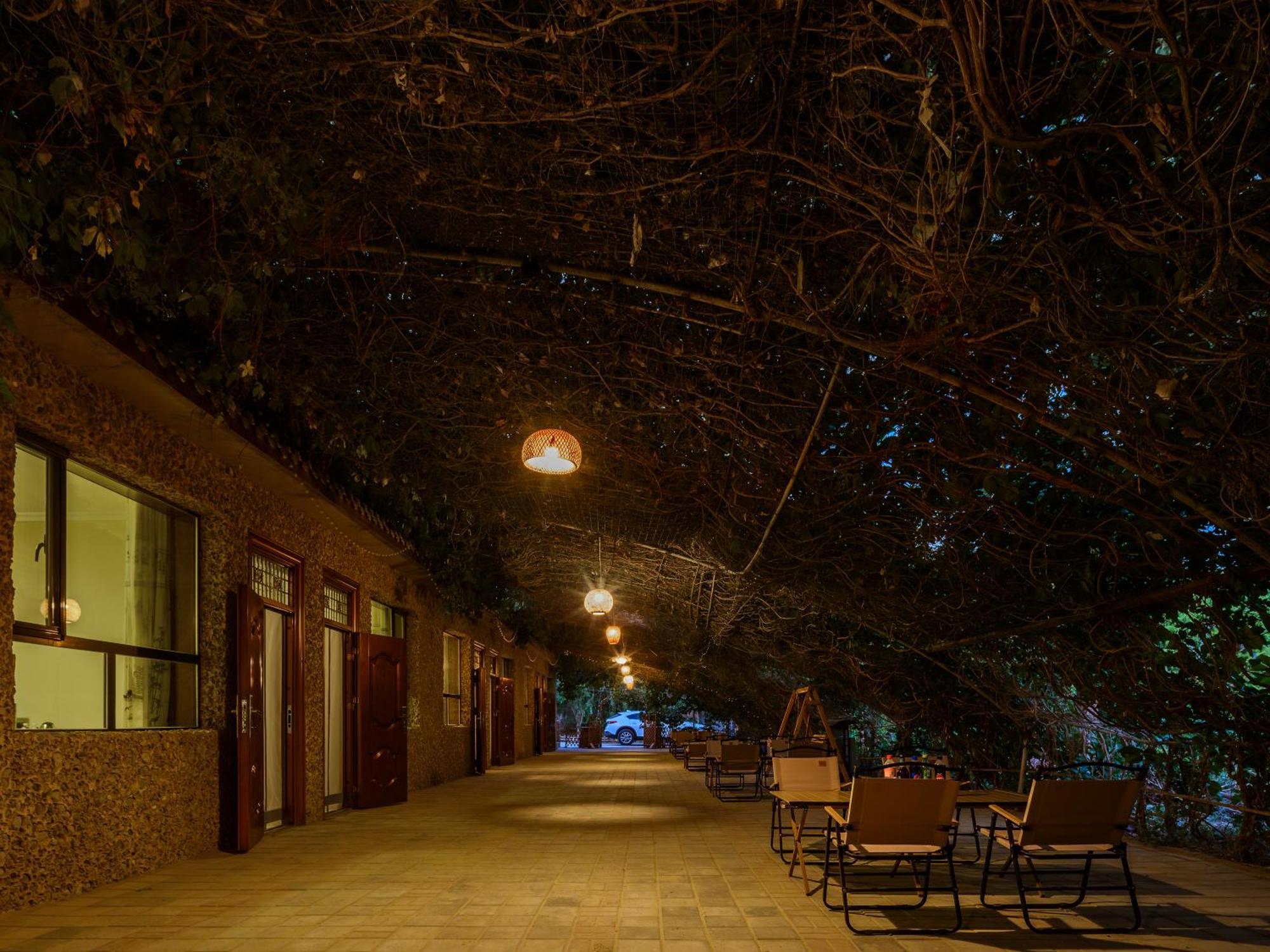 Dunhuang Hu Yang Inn Экстерьер фото